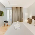 Apartment ' Exclusive Riverside Haven In Top-location ' *