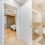' Exclusive Riverside Haven In Top-location '