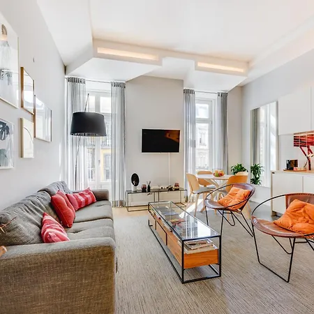 Апартаменты ' Exclusive Riverside Haven In Top-location '